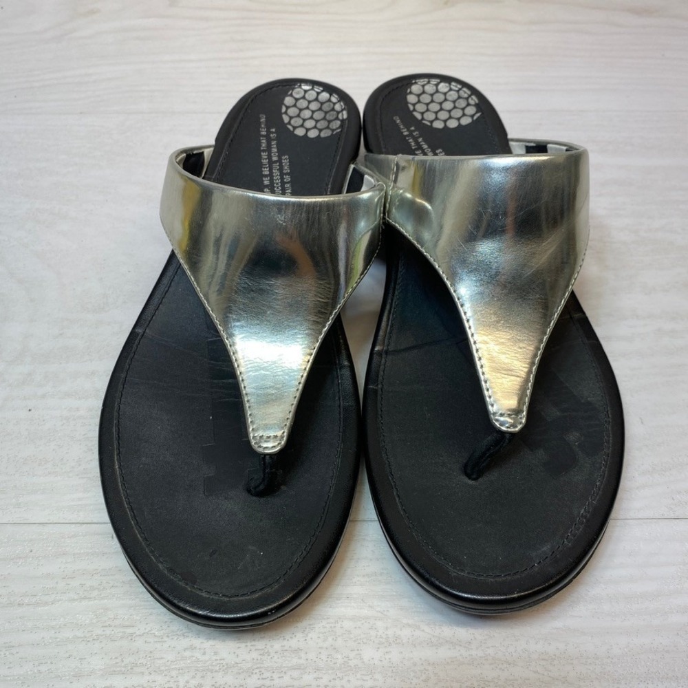 FitFlop Womens 7 Silver Thong Sandals Supercomff Metallic Leather Flip Flops 38